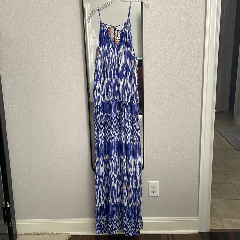 Tommy Bahama maxi dress with side slits, elastic waist  and pockets!
